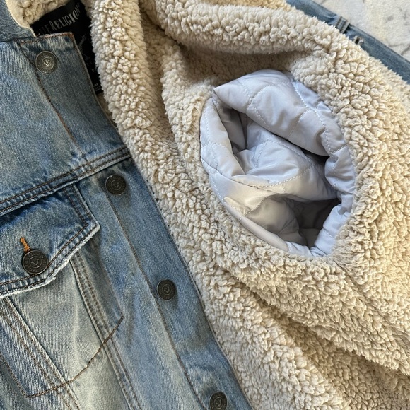 True Religion Trucker Jacket  M Sherpa Lined PorkChop Denim Distressed, Classic - Picture 11 of 13